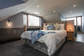 Dulux Master Studio, Ideal Location Ipswich & Woodbridge - Playford - 0