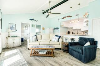 The Lone Star - Hangout Outdoor Bar, Near Marina & Restaurants! - Galveston - 5