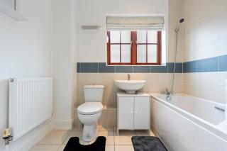 Cozy 2bed flat with free parking near Willen Lake in Milton Keynes - 1