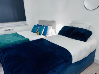 Central Reading 2-Bed Apartment, Walk to Station - 1
