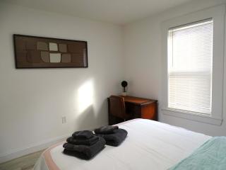3 Bed Apartment in Quiet Neighborhood - Wayland - 1