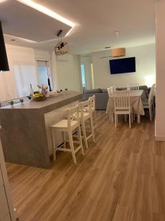 Fuengirola, Apartamento 4 Dormitorios 2 Baños Parking - Fuengirola - 0