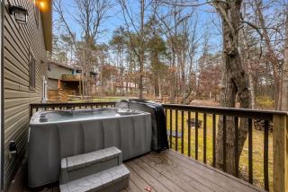 Adventure Hub Hot Tub, Near Waterpark Ski & Golf - McGaheysville - 4