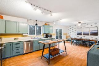 Adventure Hub Hot Tub, Near Waterpark Ski & Golf - 7