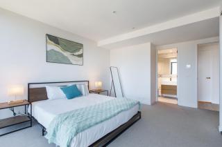 Stylish & Spacious NYC Style, Central CBD 3BR Apt - 2