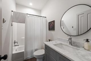 Blues House King Bed Full Kitchen Fast WiFi - 2