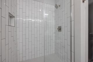 Elegant Corner Penthouse with Private Balcony, Skyline Views, Pool, and Gym - Nashville - 6