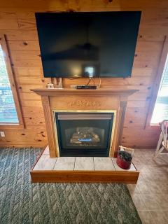 Cedar Creek Cabins #1 - Giant Spa Tub, Large Wooded Porch, Full Kitchen, 1 Bedroom - Eureka Springs - 6