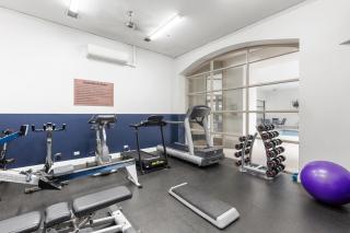 Grand Resort Apartment w Pool, Car Park on Spencer - 6