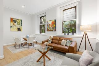 Grand Resort Apartment w Pool, Car Park on Spencer - Melbourne - 2