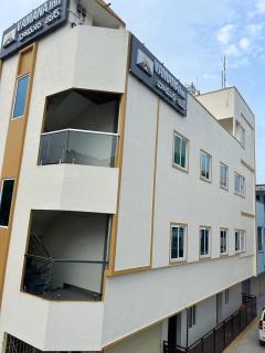 VAMANA INN by ANA HOLIDAYS Family Room AC - 1