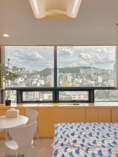 New, 1-minute walk from Hongdae Entrance Station, Great Namsan Tower View - Seoul - 4