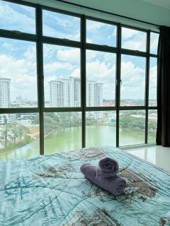 Beautiful Lake Front Homes at Mount Austin, JB #20 - Johor Bahru - 0
