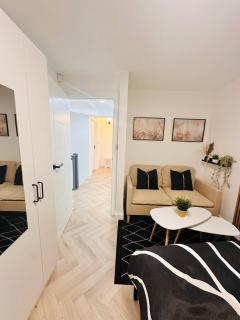 Luxury Private Room With its own Kitchenette in Halesowen R3 - 7