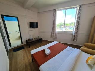 B FINE Guest House - Shillong - 8