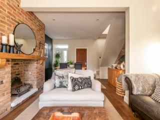 Pass the Keys Charming 2-Bed Home Garden Great Travel Links - London - 2