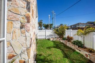 LegaSea Lodge - Pet Friendly Beachfront Plunge Pool - Shellharbour - 4