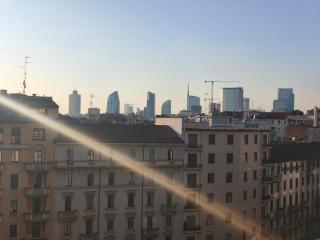elegant city view flat adjacent metro - Milan - 8