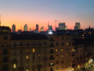 elegant city view flat adjacent metro - Milan - 7
