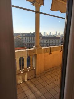 elegant city view flat adjacent metro - Milan - 6