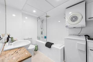 Modern on Mary - 1Bed 1Bath Study 1Car Views - CBD - Brisbane - 2
