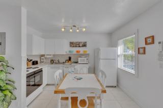 Bahama Beach Club Pompano - Fort Lauderdale - Charming and Cozy Studios & Apartments close to Beach with Pool - Pompano Beach - 2