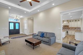 Luxurious 4-Bedroom Oasis with Private Pool - Seguin - 4