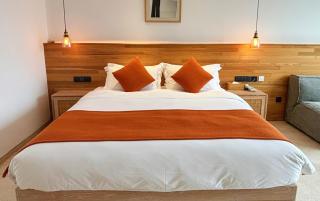 the Wild Luxury Holiday Inn - 8