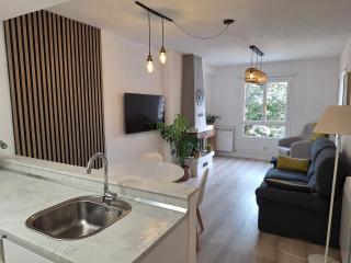 Acogedor apartamento con piscina compartida y opción a parking - Jaca - 9