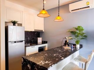 Cozy 1BR Apartment with Big Balcony - 2 Pools & 5 mins from Surin Beach - Phuket - 3