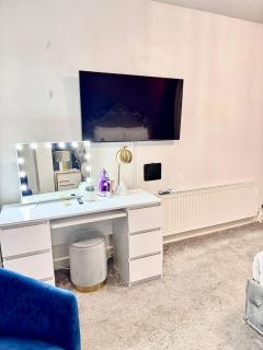 Deluxe Spacious King Size Room - 4