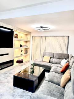 Deluxe Spacious King Size Room - Hornchurch - 0