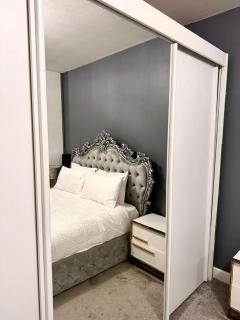 Deluxe Spacious King Size Room - Hornchurch - 2