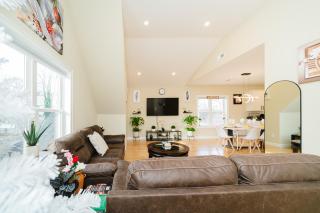 60-3 3BR Boston - Sleek Apartment near Franklin Park - 9