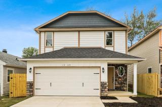 Charming 4BR New Home Columbus With Garage Parking - Columbus - 4