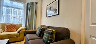 Ideal for groups - 4 bedrooms, 2 bathrooms - Cardiff - 2