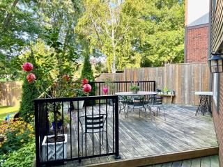 Garden-view Studio with king bed, Free parking, 3kms to UTM - Mississauga - 2