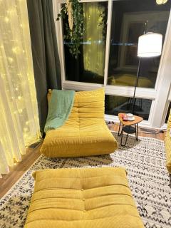 Your Cozy Getaway with Sunroom & Gaming Room - Streamwood - 5