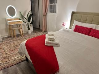 Your Cozy Getaway with Sunroom & Gaming Room - Streamwood - 9