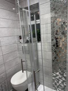 Double bedrooms In Spacious Home - Harold Wood - 8