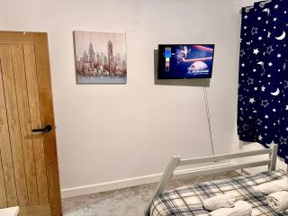 Double bedrooms In Spacious Home - 7