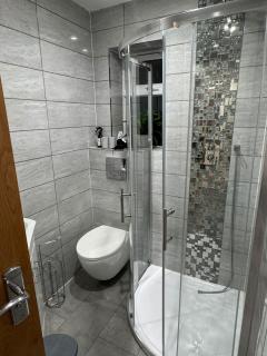 Double bedrooms In Spacious Home - 4