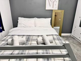 Double bedrooms In Spacious Home - Harold Wood - 2