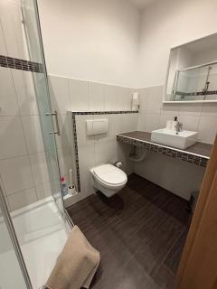 Doppelzimmer-TV-Bad- Kühlschrank-8 - 2