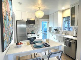 Venice Beach Gated Tropical Oasis - 5