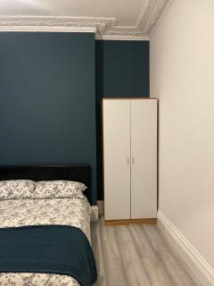 Rehman House GROUND FLOOR Studio 2 EXCLUSIVE USE OF PRIVATE BATHROOM & FREE PARKING - Goodmayes - 9