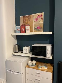 Rehman House GROUND FLOOR Studio 2 EXCLUSIVE USE OF PRIVATE BATHROOM & FREE PARKING - Goodmayes - 8