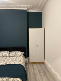 Rehman House GROUND FLOOR Studio 2 EXCLUSIVE USE OF PRIVATE BATHROOM & FREE PARKING - Goodmayes - 6