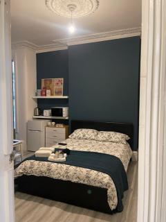 Rehman House GROUND FLOOR Studio 2 EXCLUSIVE USE OF PRIVATE BATHROOM & FREE PARKING - 5