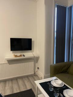 Rehman House GROUND FLOOR Studio 2 EXCLUSIVE USE OF PRIVATE BATHROOM & FREE PARKING - 4